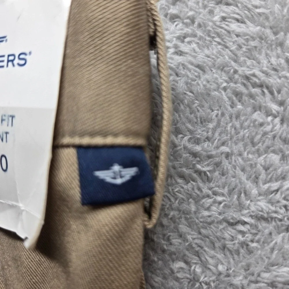 Dockers Pants Mens 44X30 Beige Chinos Classic Fit Flat Front Straight Leg Preppy